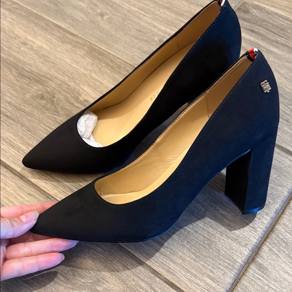 Tommy Hilfiger Abilene Black Block Heel Pumps Sz 7 - Picture 5 of 12